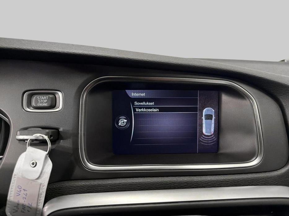 VOLVO V40 2018
