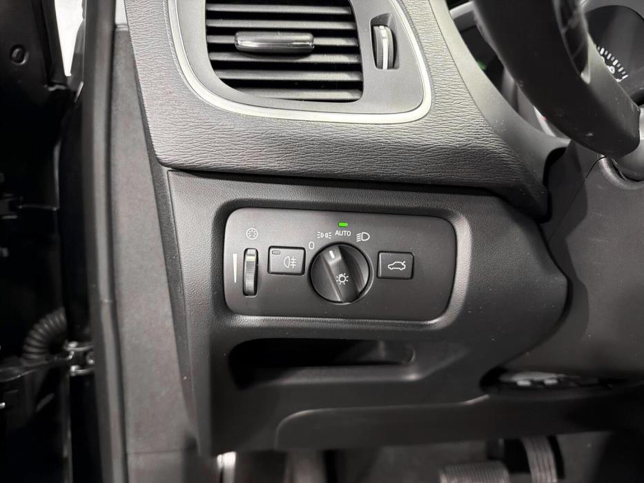 VOLVO V40 2018