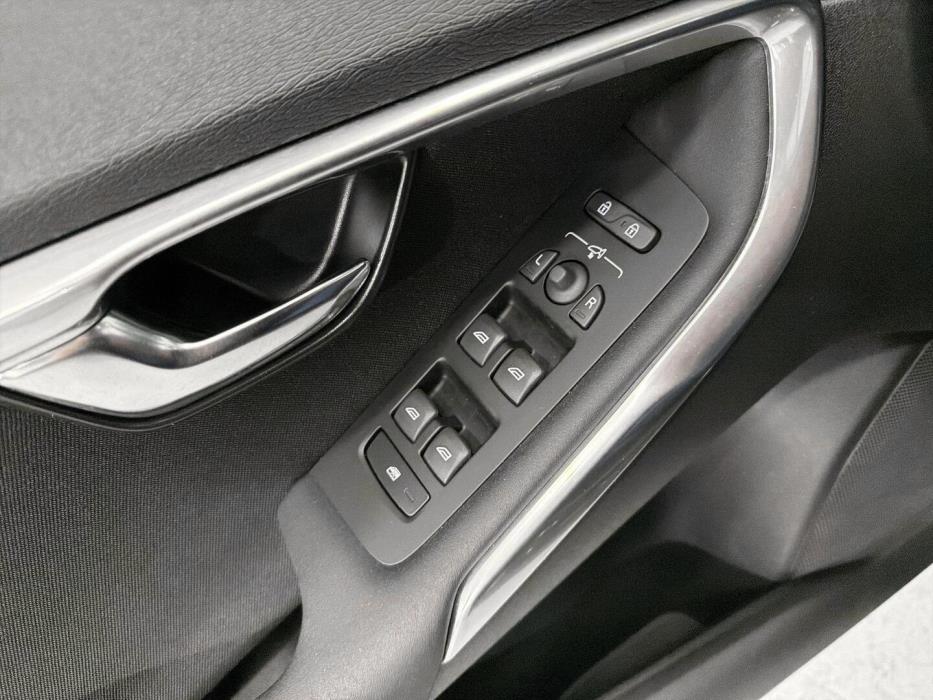 VOLVO V40 2018