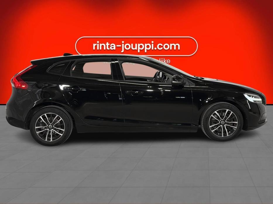 VOLVO V40 2018