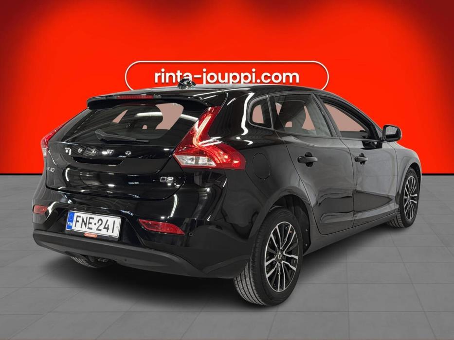 VOLVO V40 2018