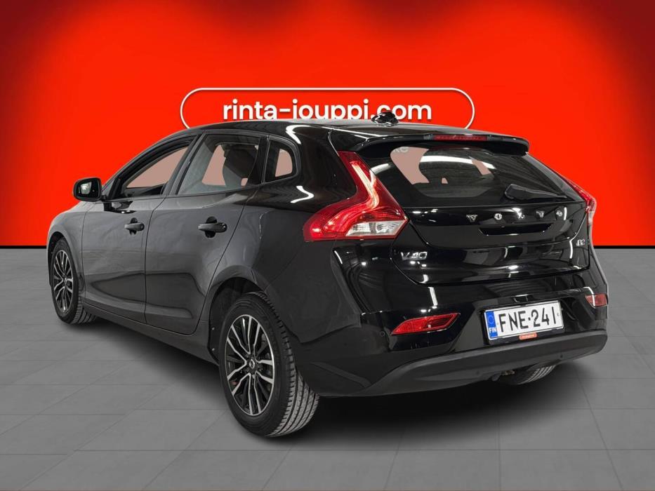 VOLVO V40 2018