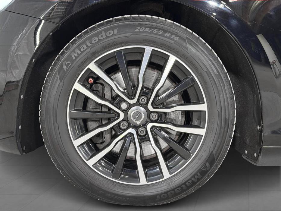 VOLVO V40 2018