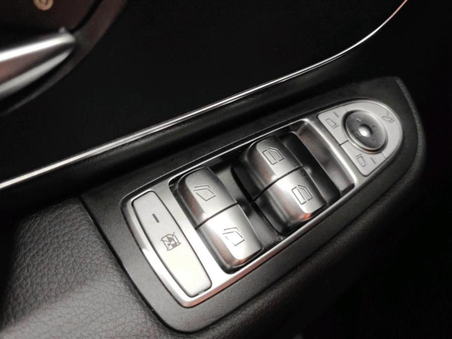 MERCEDES-BENZ V 2016