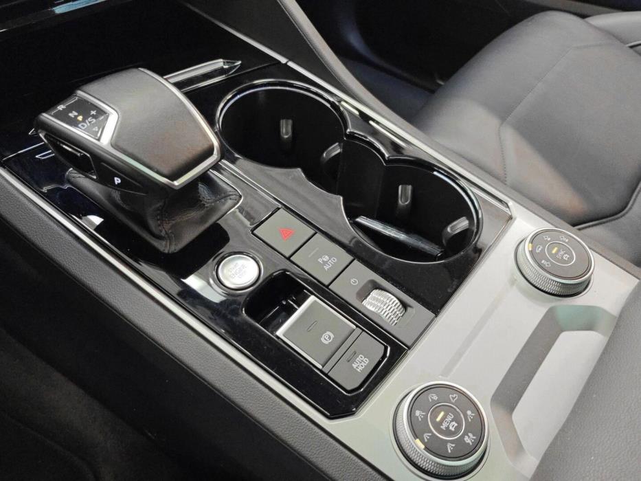 VOLKSWAGEN Touareg 2020