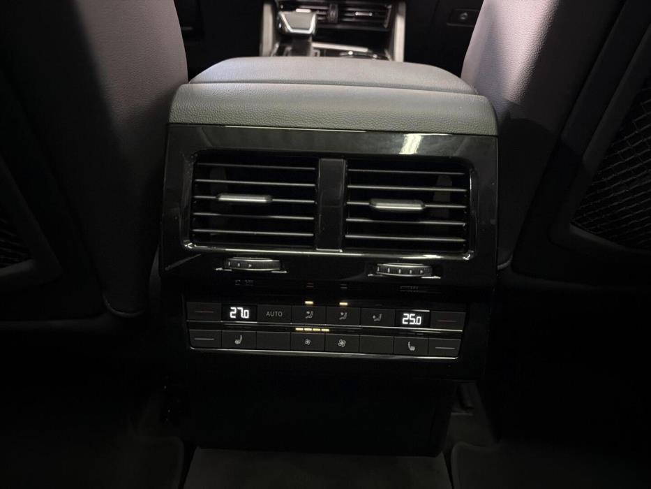 VOLKSWAGEN Touareg 2020