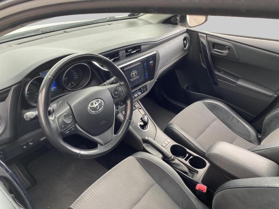 TOYOTA Auris 2016