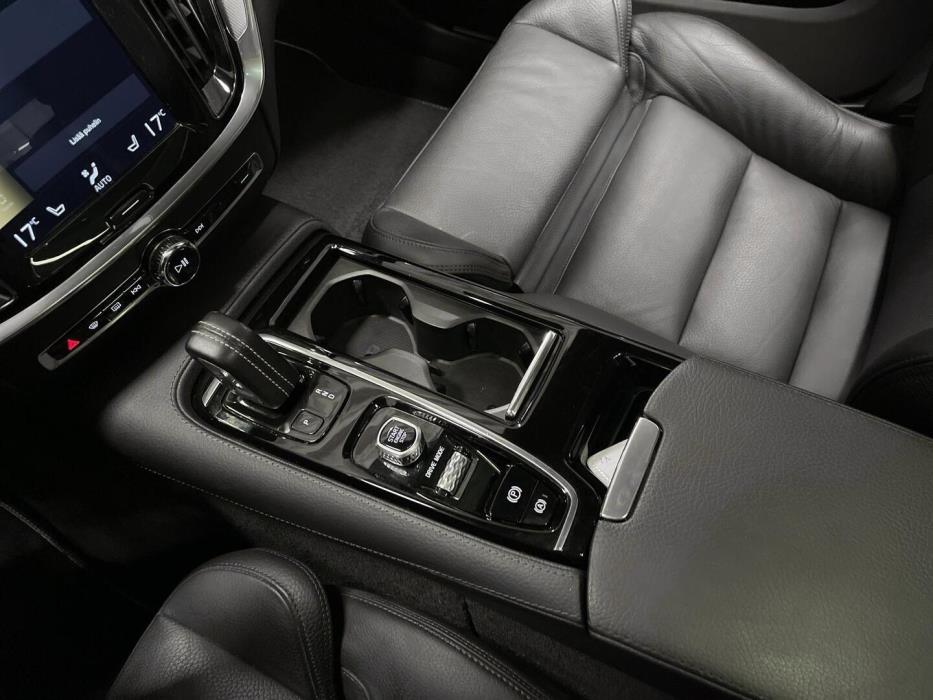 VOLVO V60 2020