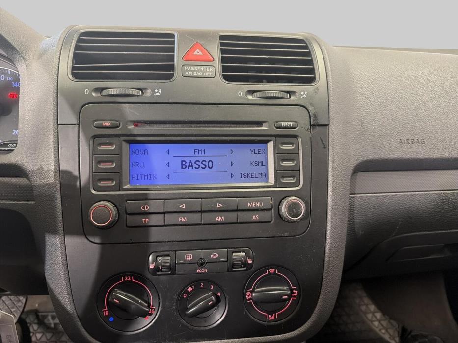 VOLKSWAGEN Golf 2004