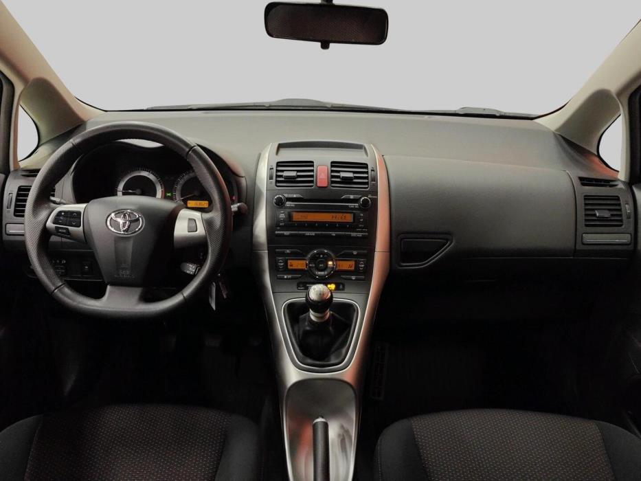 TOYOTA Auris 2012