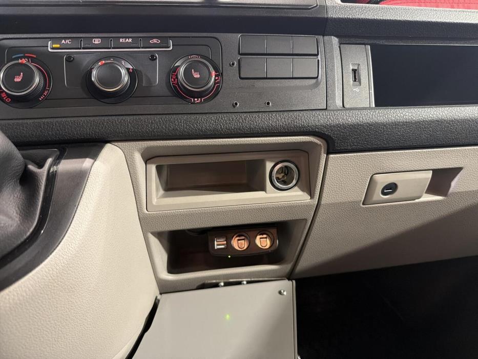 VOLKSWAGEN Caravelle 2017