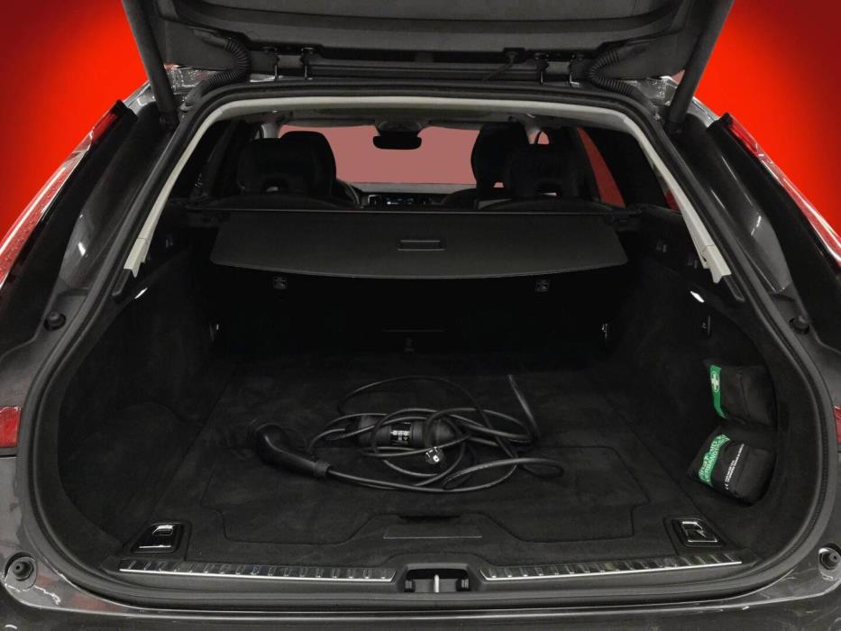 VOLVO V90 2025