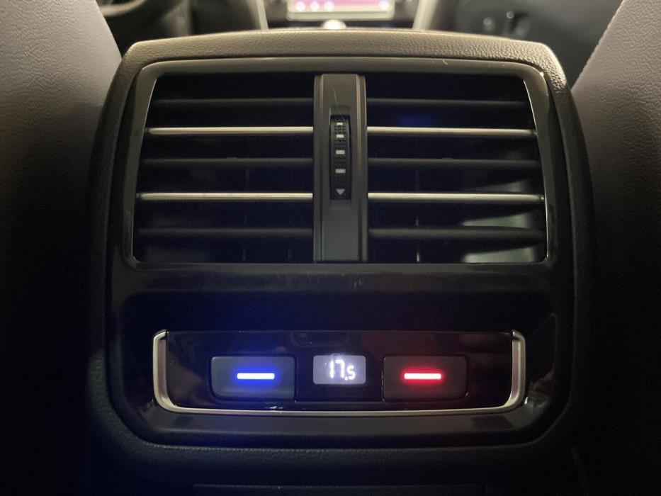 VOLKSWAGEN Passat 2014