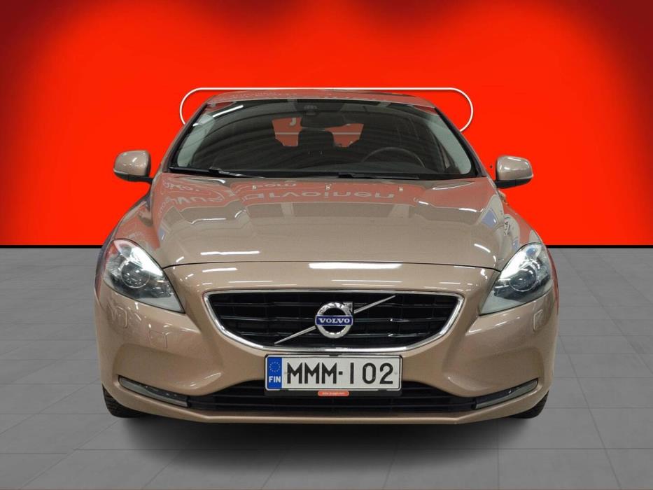 VOLVO V40 2016