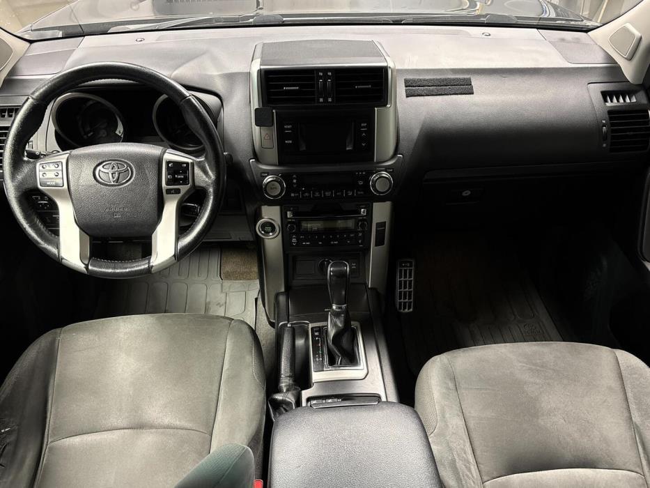 TOYOTA Land Cruiser 2010