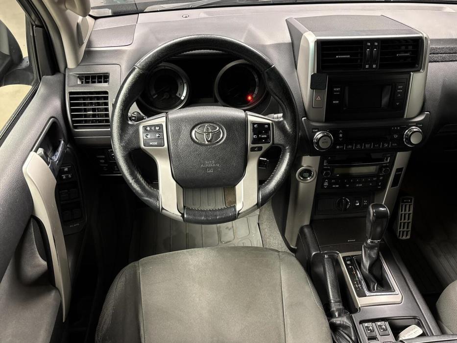 TOYOTA Land Cruiser 2010