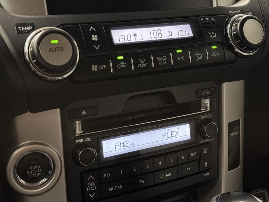 TOYOTA Land Cruiser 2010