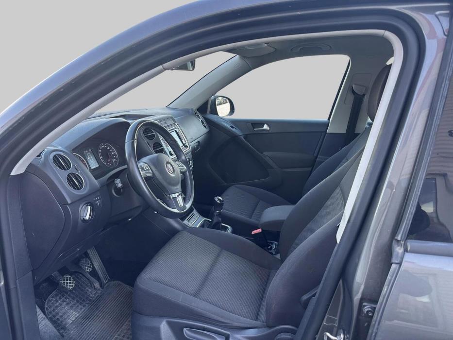VOLKSWAGEN Tiguan 2012