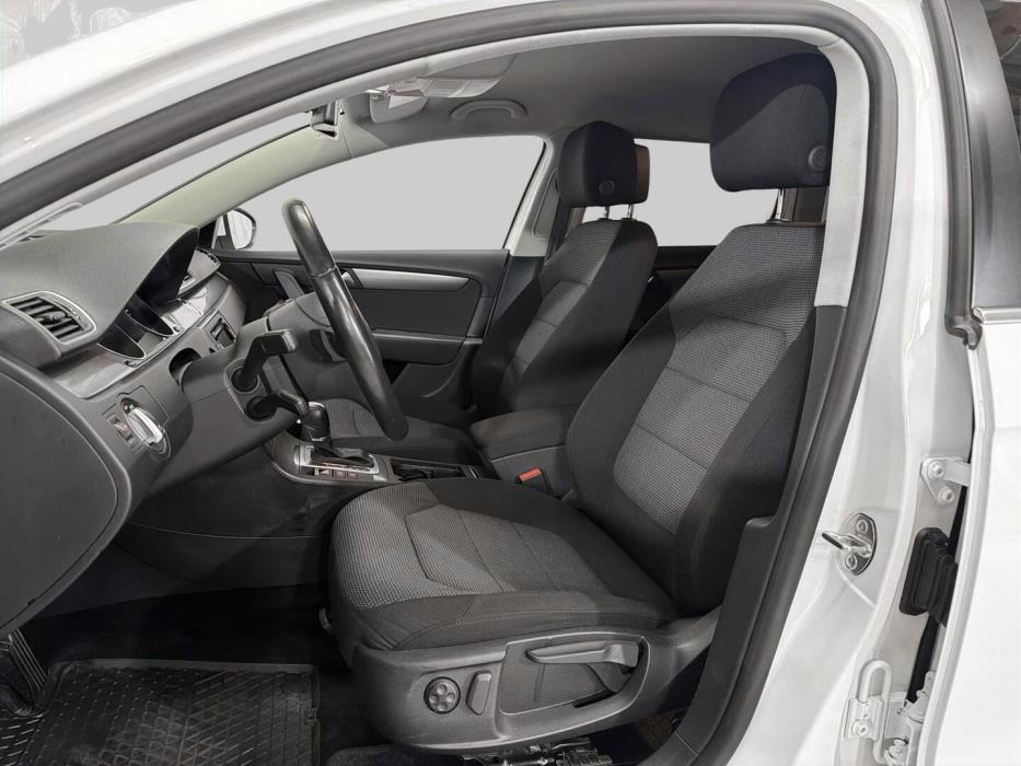 VOLKSWAGEN Passat 2014
