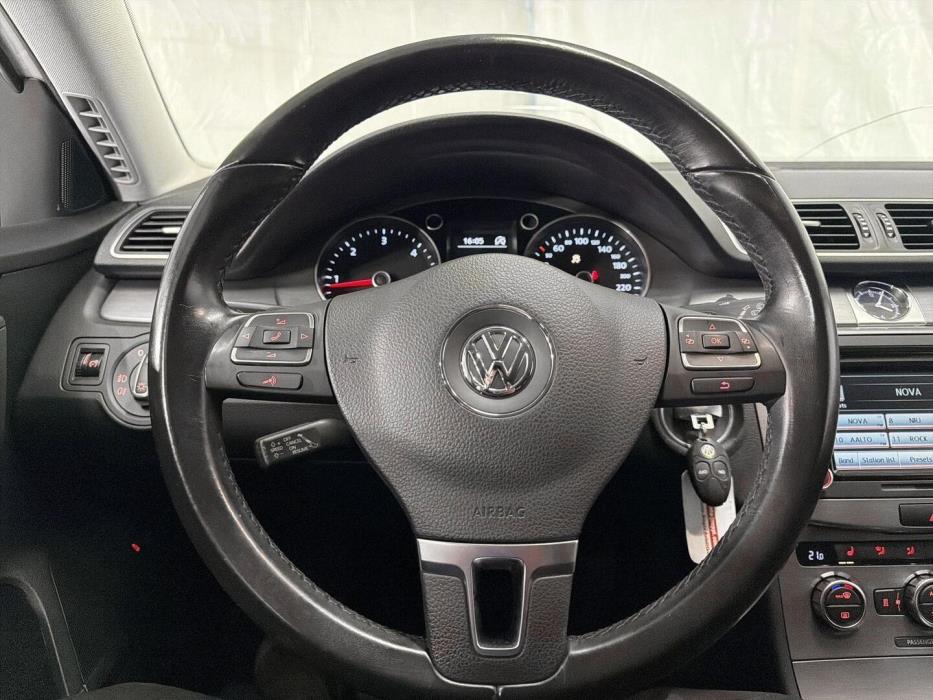 VOLKSWAGEN Passat 2014