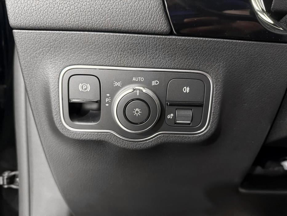 MERCEDES-BENZ EQA 2023