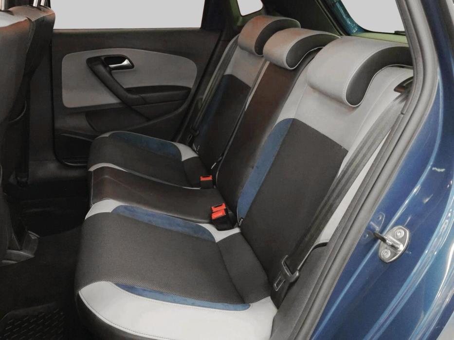 VOLKSWAGEN Polo 2013