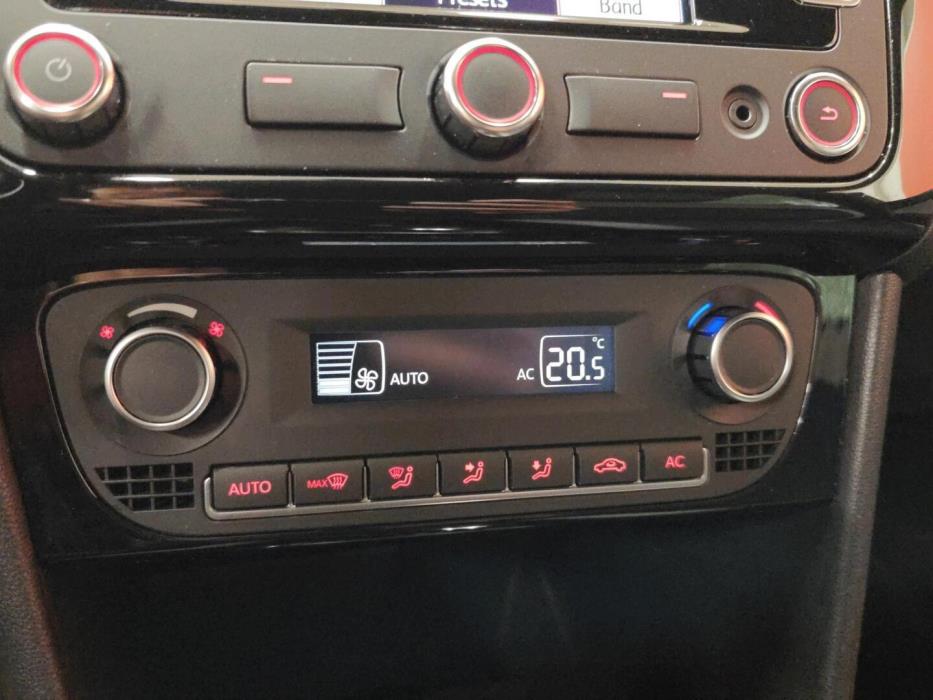 VOLKSWAGEN Polo 2013