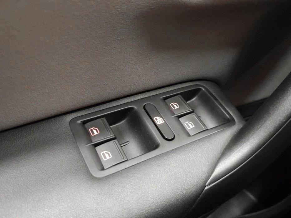 VOLKSWAGEN Polo 2013