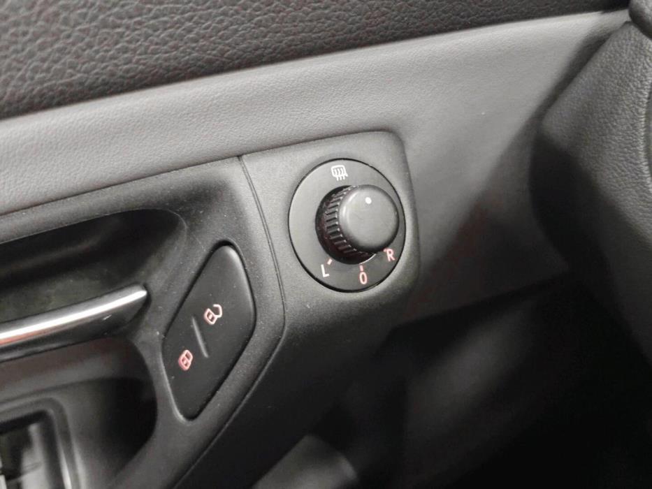 VOLKSWAGEN Polo 2013