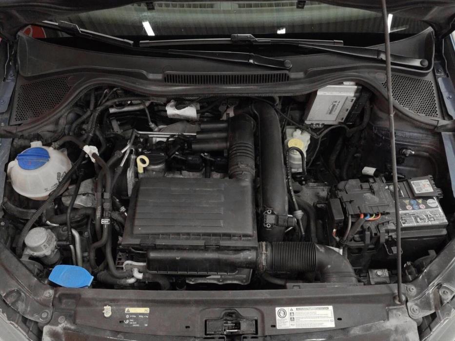 VOLKSWAGEN Polo 2013