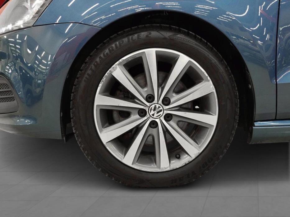 VOLKSWAGEN Polo 2013