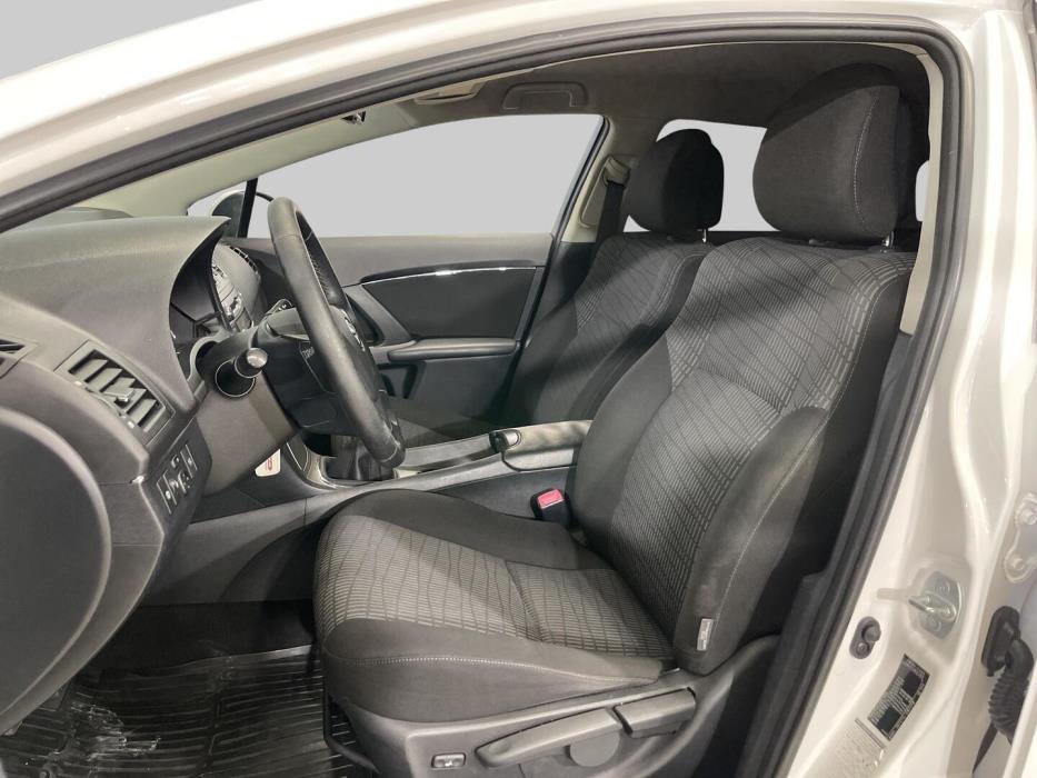 TOYOTA Avensis 2011