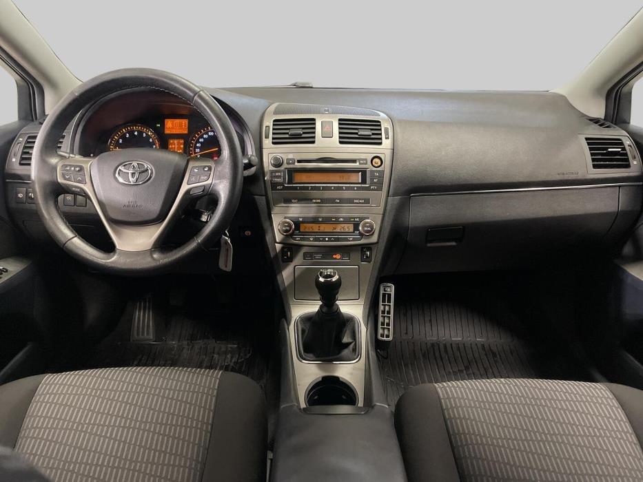 TOYOTA Avensis 2011
