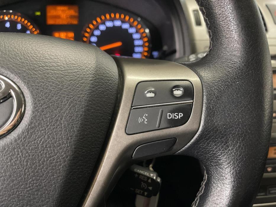 TOYOTA Avensis 2011
