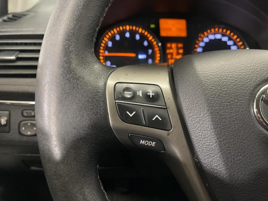 TOYOTA Avensis 2011