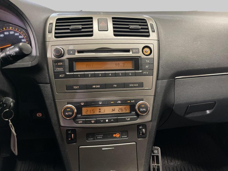 TOYOTA Avensis 2011