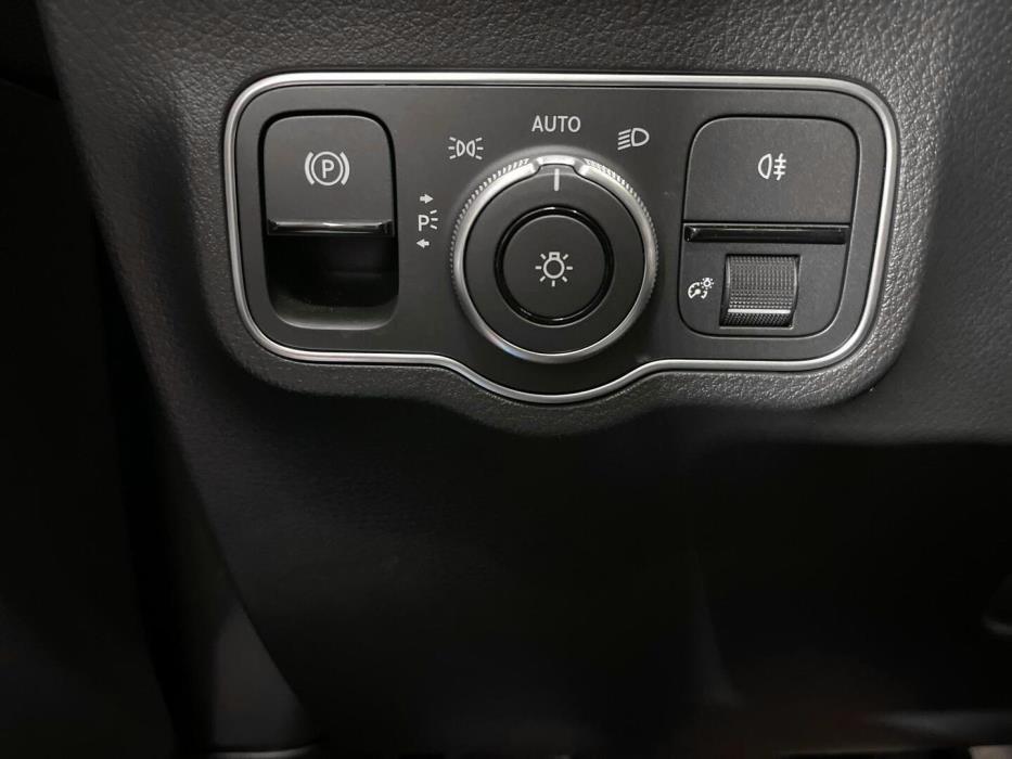 MERCEDES-BENZ EQA 2023