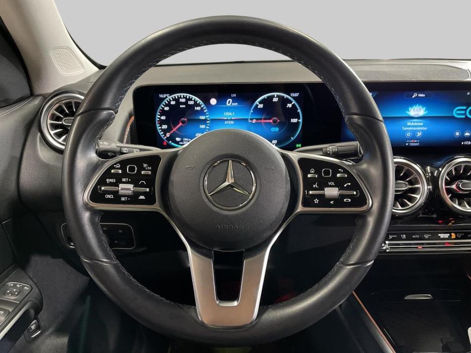 MERCEDES-BENZ EQB 2022