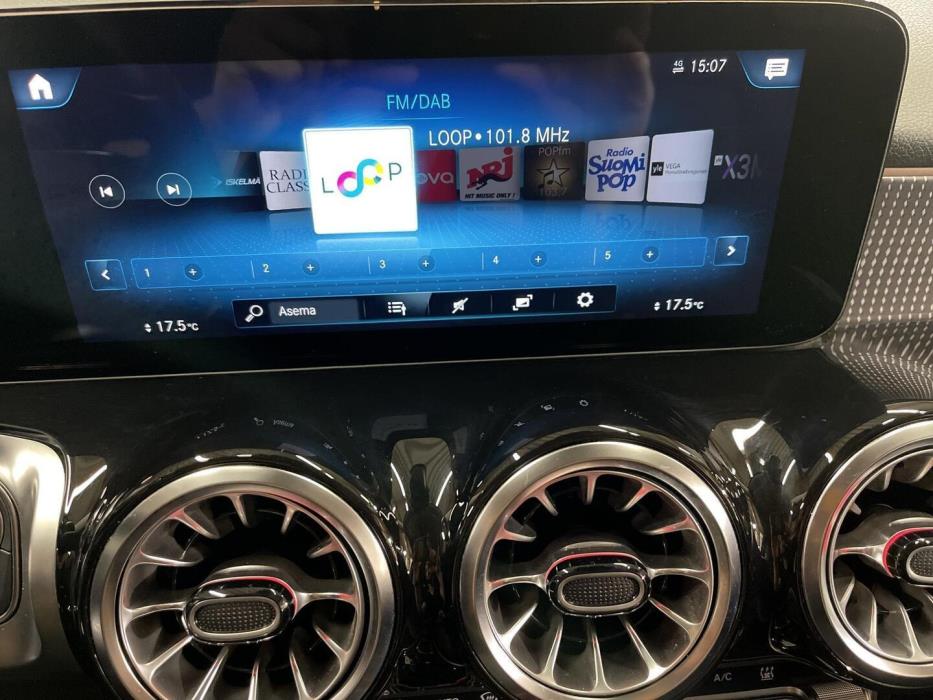 MERCEDES-BENZ EQB 2022