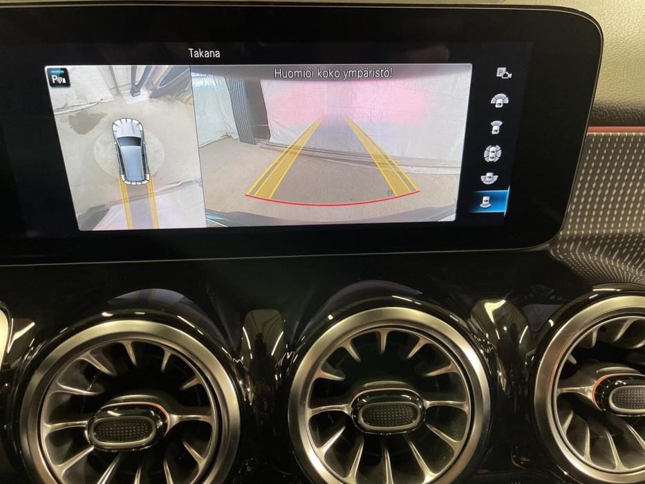 MERCEDES-BENZ EQB 2022