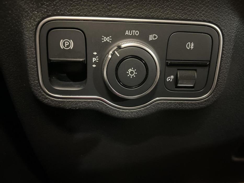 MERCEDES-BENZ EQB 2022