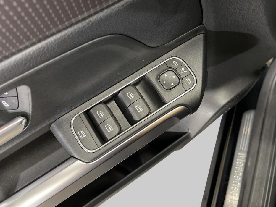 MERCEDES-BENZ EQB 2022