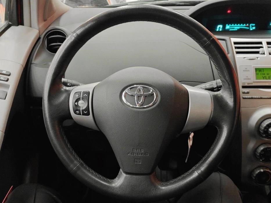 TOYOTA Yaris 2007