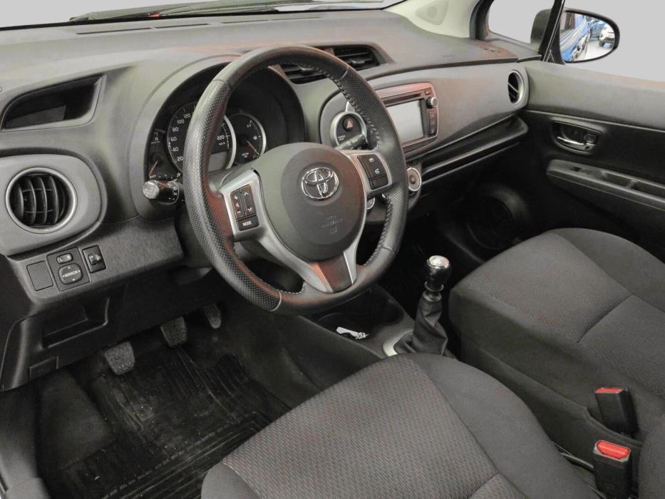 TOYOTA Yaris 2012