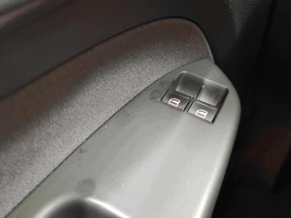 VOLKSWAGEN Caddy Maxi 2011