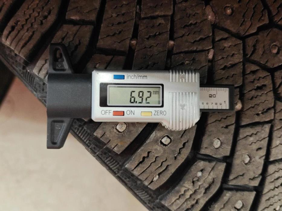 VOLKSWAGEN Caddy Maxi 2011