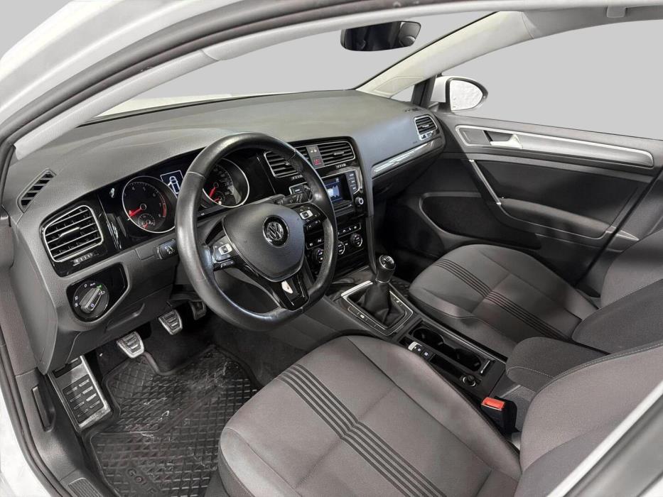 VOLKSWAGEN Golf 2016