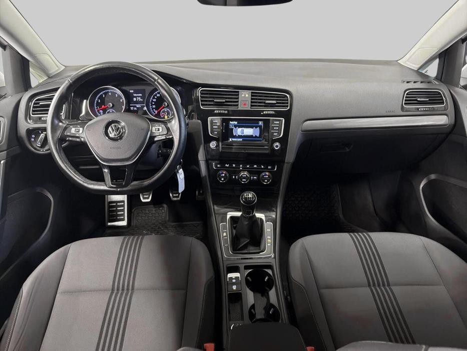 VOLKSWAGEN Golf 2016