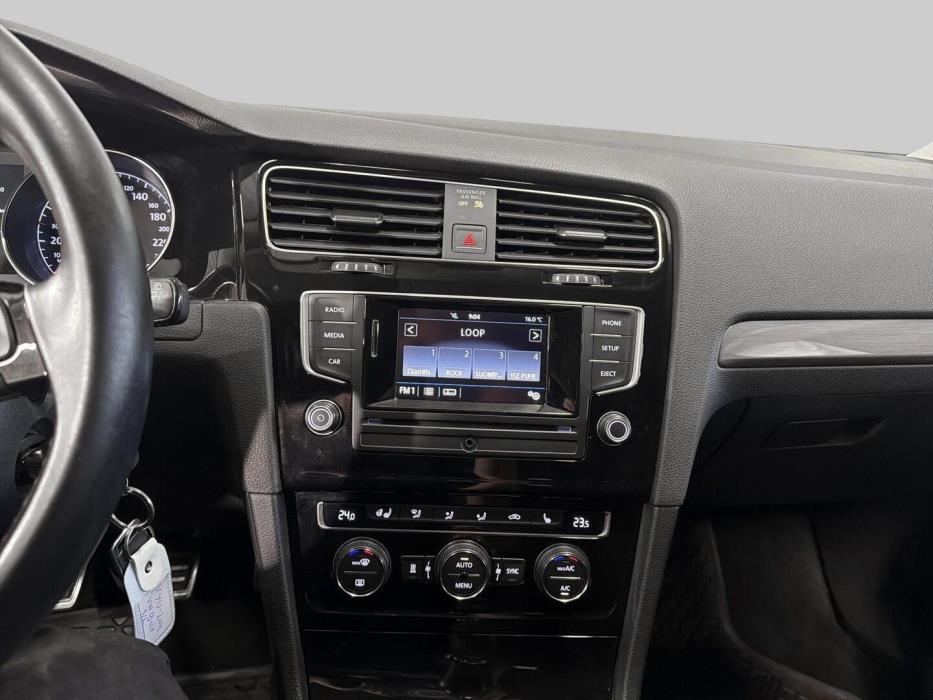 VOLKSWAGEN Golf 2016