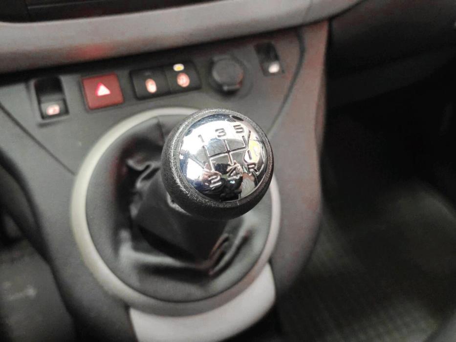 PEUGEOT Partner 2016